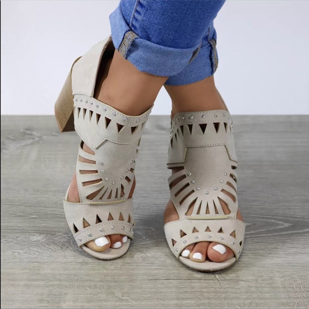 Oatmeal laser cut Peep Toe bootie - Picture 2 of 3